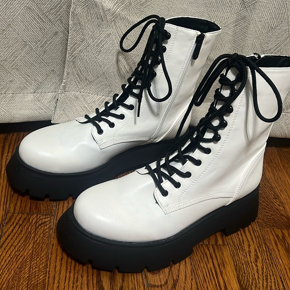 Circus by Sam Elderman white combat boots size 9